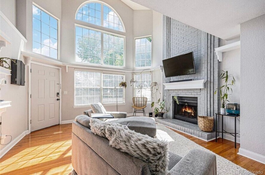 Primary Photo - 2420 W 82nd Pl