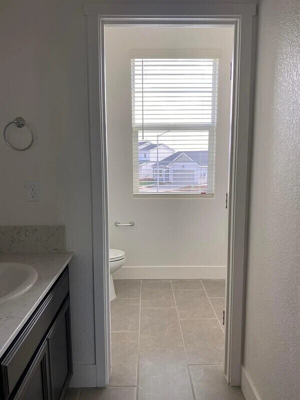 Building Photo - 2454 Fidalgo Wy