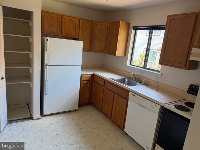 Building Photo - 4193 Meadowland Ct