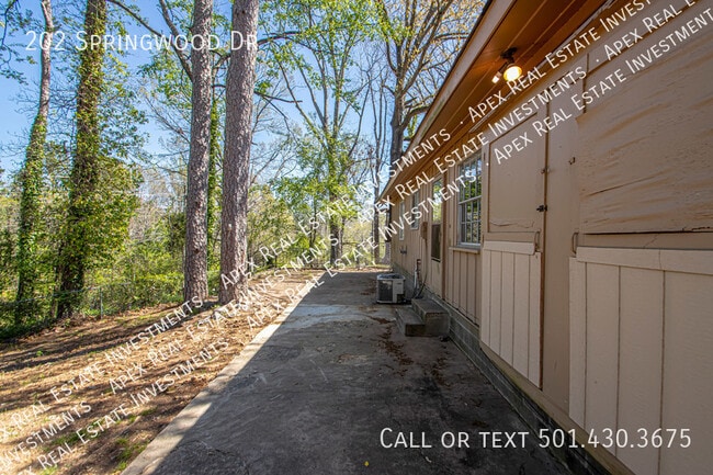 Building Photo - 202 Springwood Dr