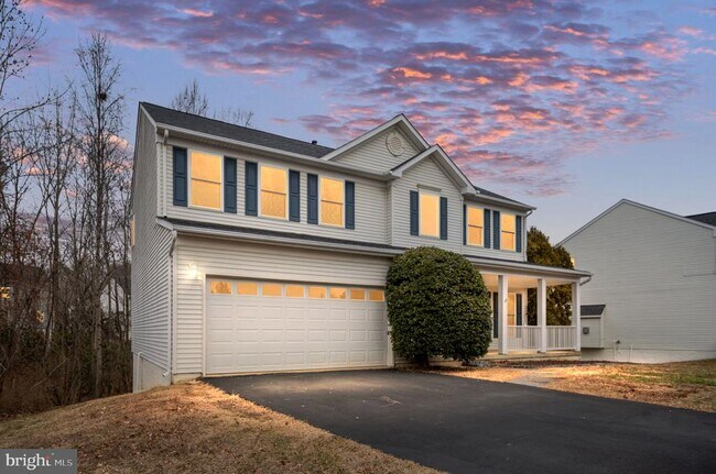 Primary Photo - 8 Newport Ct
