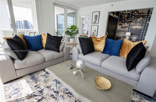 Building Photo - 1717 N Bayshore Dr