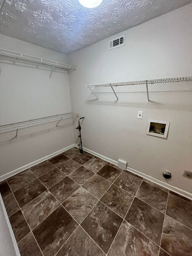 Building Photo - Hard to find and easy to love—this spacious Sugar Hill home won’t last long!