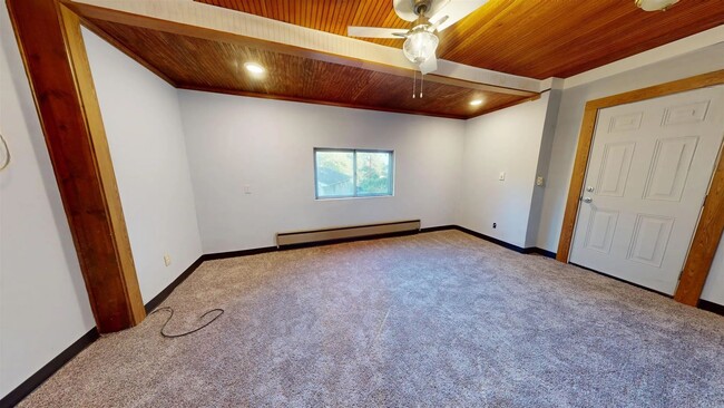 Building Photo - Spacious 4 Bedroom 2.5 Bathroom Home with ...