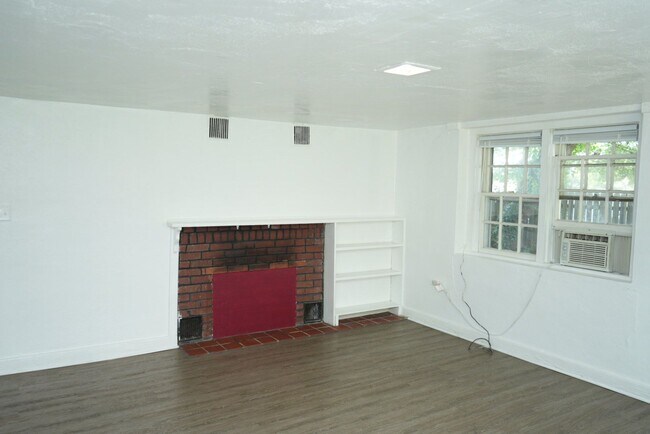 Building Photo - 604 15th St NW