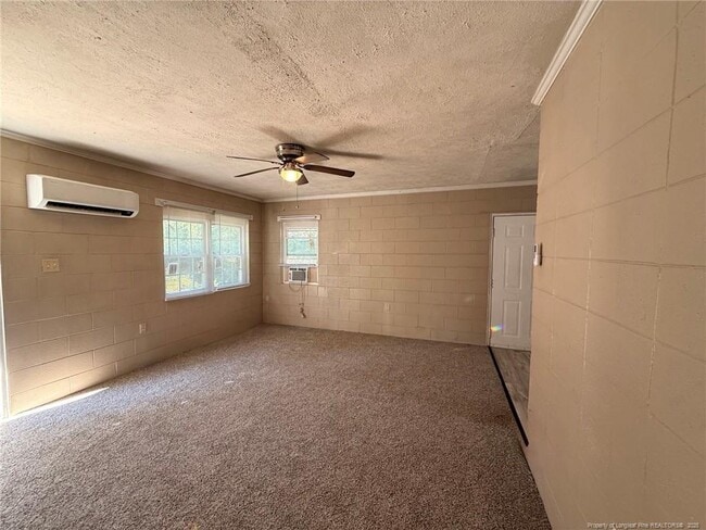 Building Photo - 425 Squirrel St