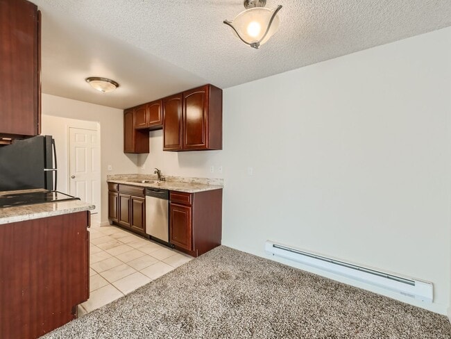 Building Photo - Immaculate 2 Bedroom Condo @ A Convenient Lynnwood Location!