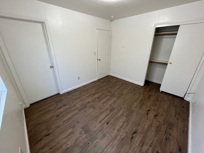 Building Photo - 1356
