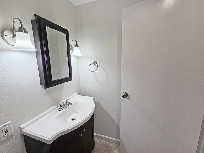 Building Photo - 9032 SW Monterey Pl