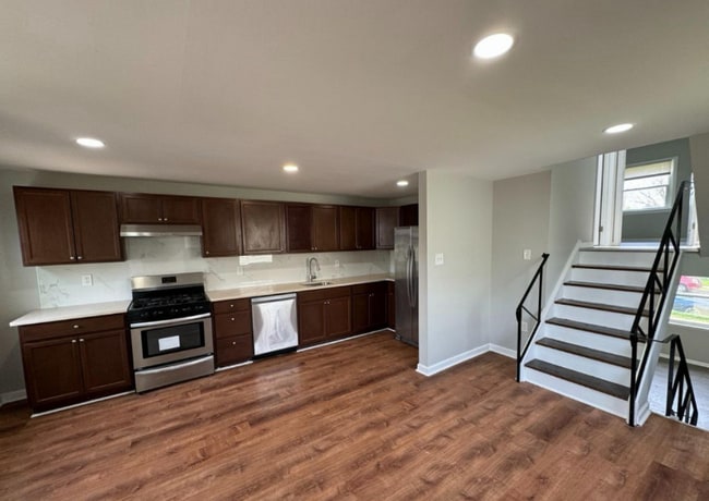 Building Photo - 883 Wedgewood Dr