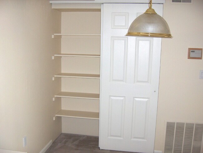 Building Photo - "Charming 2-Bed, 2-Bath Condo Retreat in B...