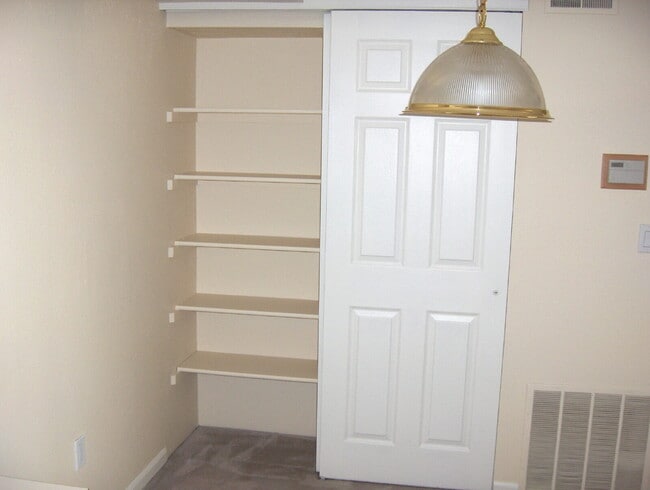 Building Photo - "MOVE IN SPECIAL $500 off first months ren...