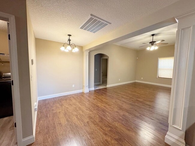 Building Photo - 106 S Hamlet Ct