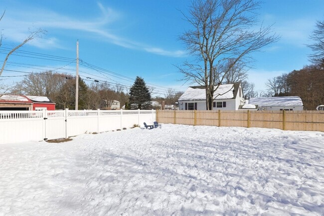 Building Photo - 26 Snow St