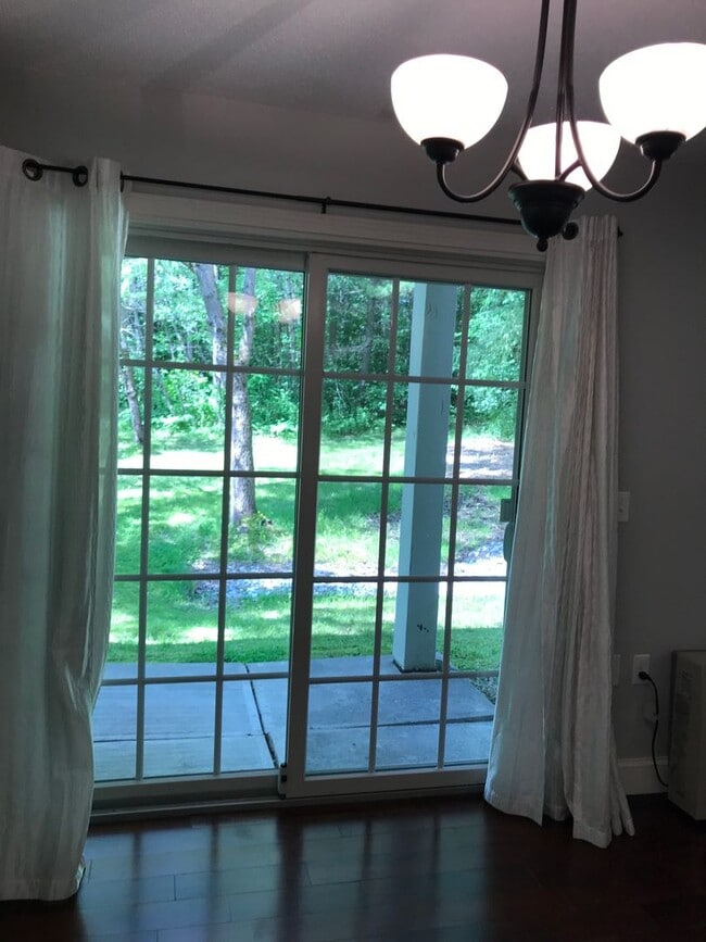 Building Photo - Somerset Condominiums, Freeport:2BR/1BA av...