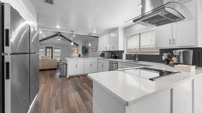 Building Photo - 6314 Senators Dr