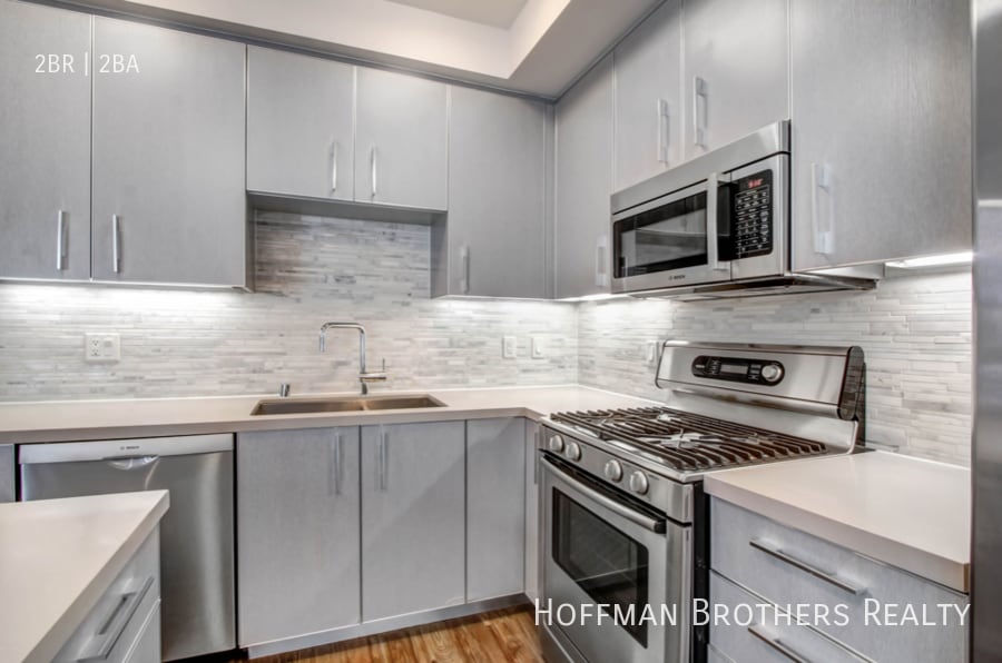 Building Photo - 1168 S Barrington Ave