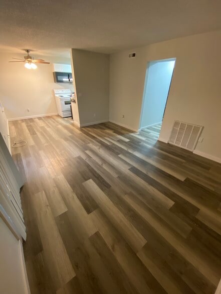 Living Room - 1003 Cherokee St