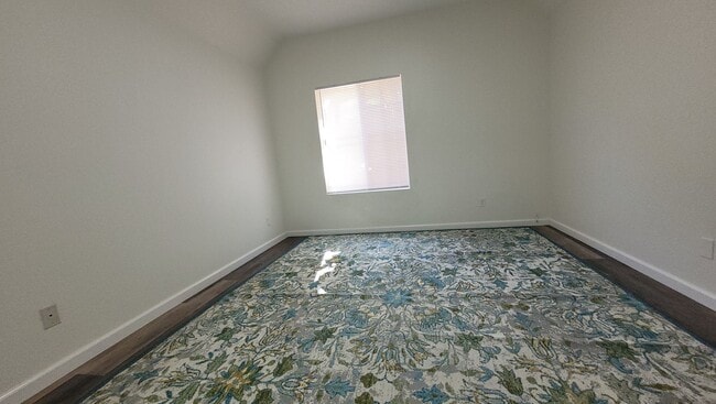Building Photo - River Colony townhome - centrally located