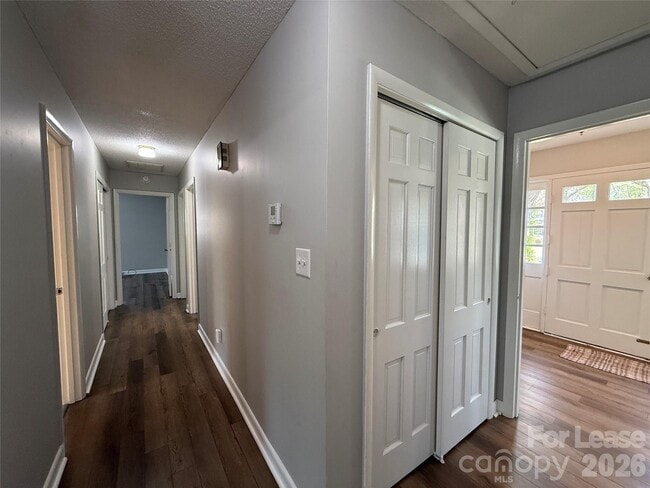 Building Photo - 851 Fieldstone Rd