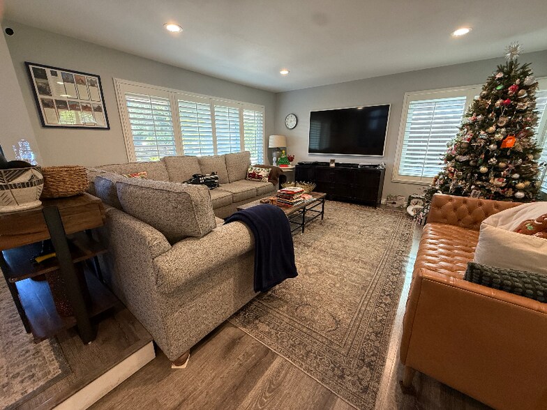 Building Photo - 459 Jolina Way