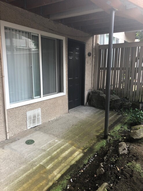 Building Photo - 3601 NE 73rd Pl
