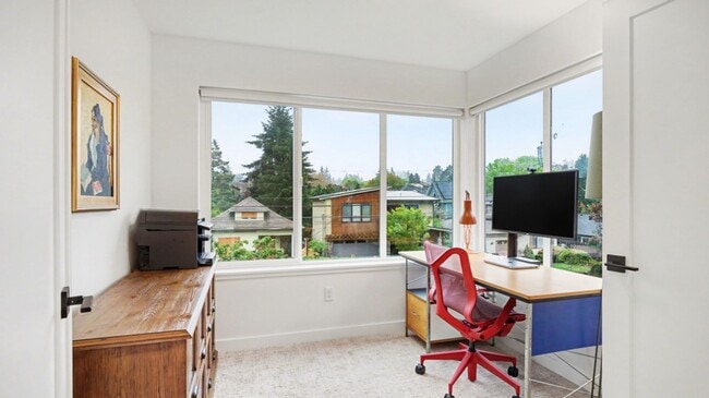 Building Photo - 3Bd/2.25Ba Seattle Townhouse