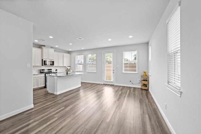 Building Photo - 9913 Brickhouse Dr