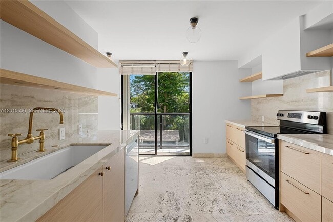 Building Photo - 2575 S Bayshore Dr