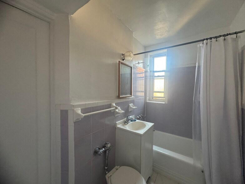 Building Photo - 3404 76th St