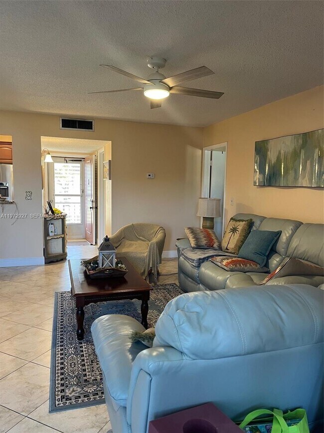 Building Photo - 752 Lori Dr