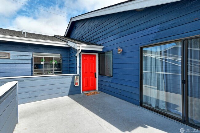 Primary Photo - Spacious 2-Bed, 2-Bath Condo in Prime Ever...