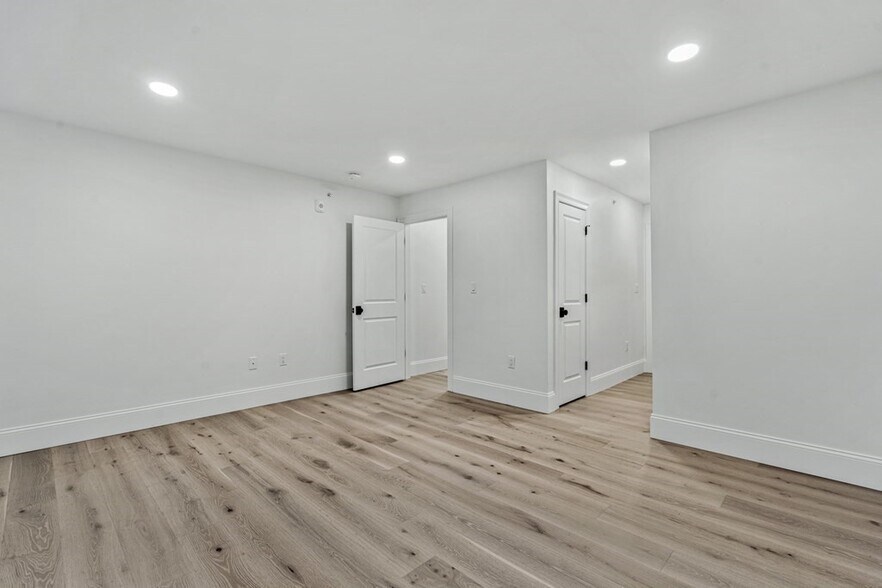 Building Photo - 19 Lily Pond Ln
