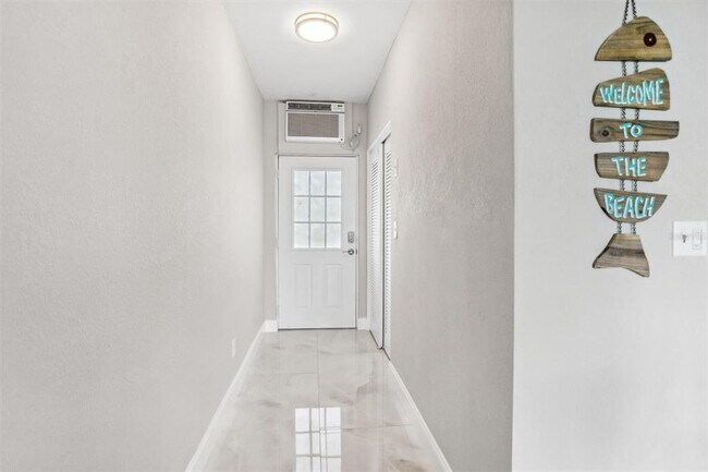 Building Photo - 7050 Sunset Way