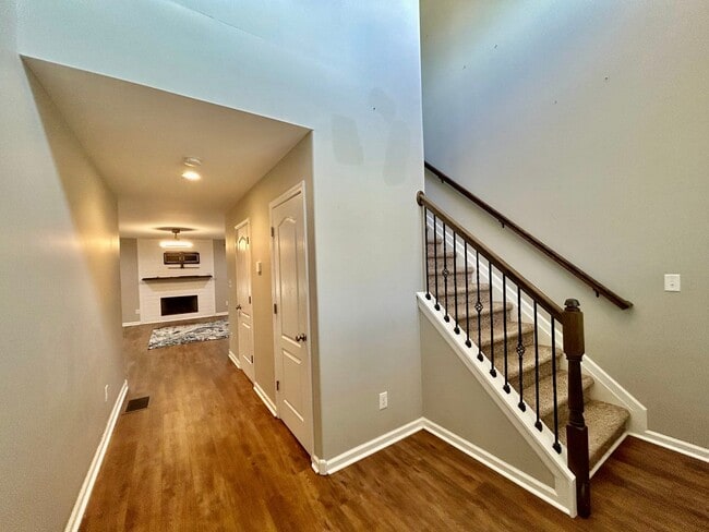 Building Photo - Three bedroom with finished basement in Hamburg!