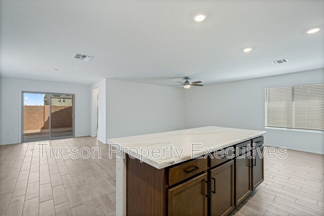 Building Photo - 10657 S Astraia Dr