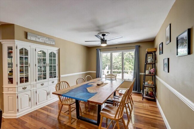 Building Photo - N43W27445-W27445 Capitol Dr