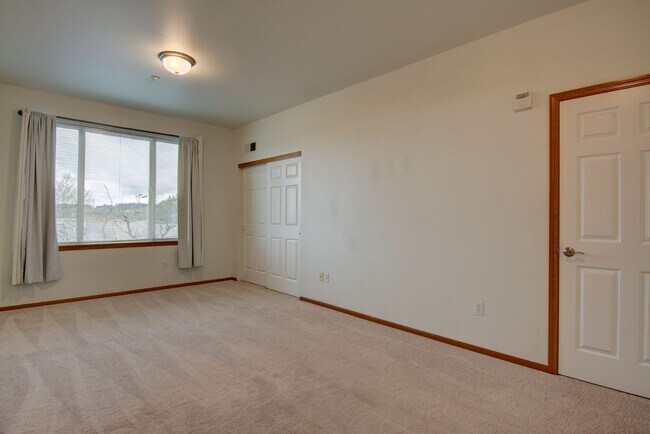 Building Photo - Spacious 2 Bed 2 Bath Condo with Private Balcony