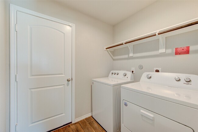 Building Photo - 21335 Hendricks Holw Ln