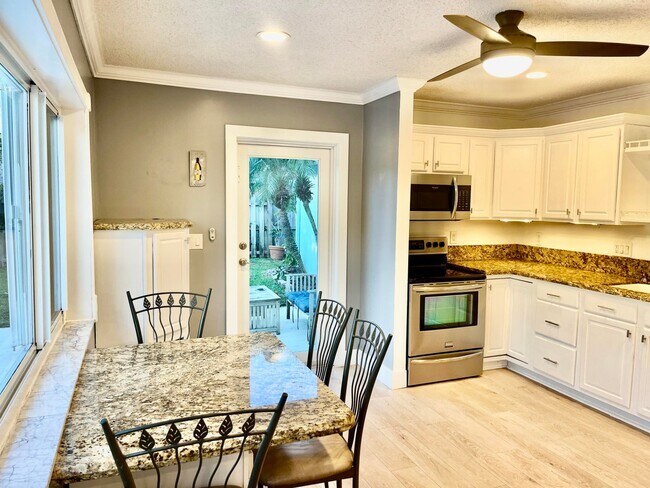 Building Photo - 2631 SW 4th St