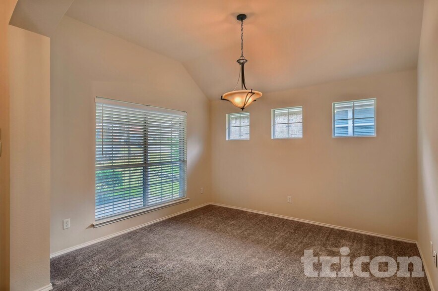 Building Photo - 2217 Forest Park Cir