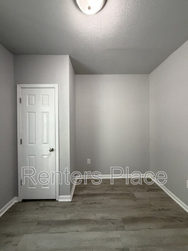 Building Photo - 517 S 40th W Ave