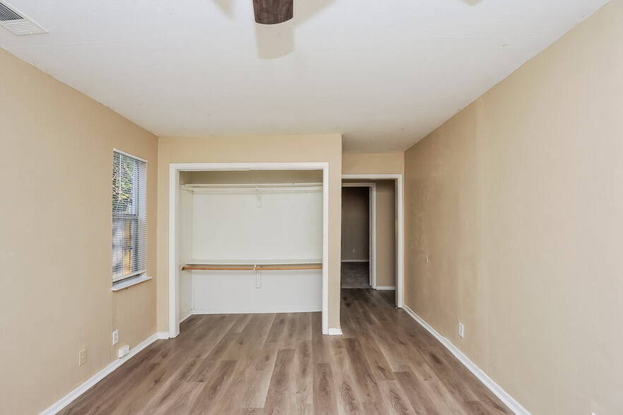 Building Photo - 824 Renfro Dr