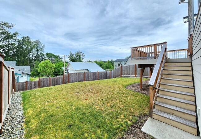 Building Photo - 4 Bedroom Home in Marysville Available Now!