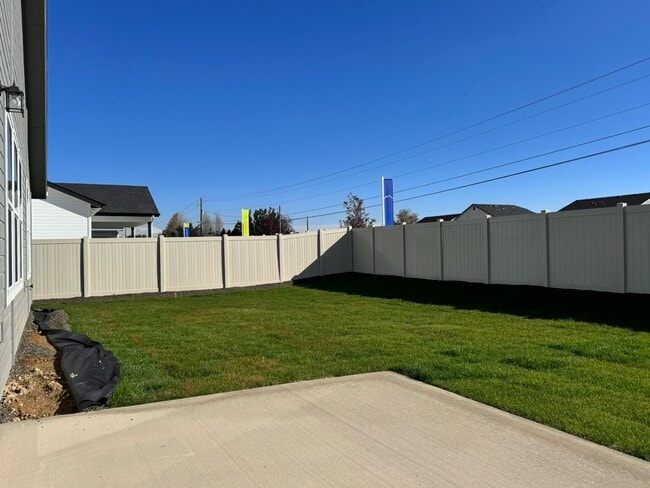 Building Photo - 7565 E Edison St