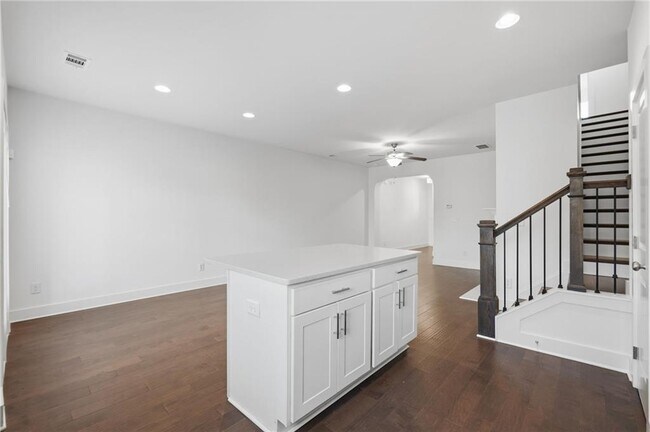 Building Photo - 6405 Shalks Xing Dr