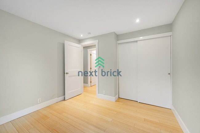 Building Photo - 3 BED & 2 BATH SINGLE FAMILY HOUSE WITH A ...