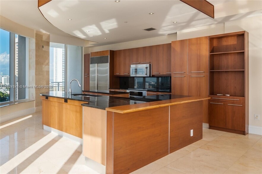 Building Photo - 901 Brickell Key