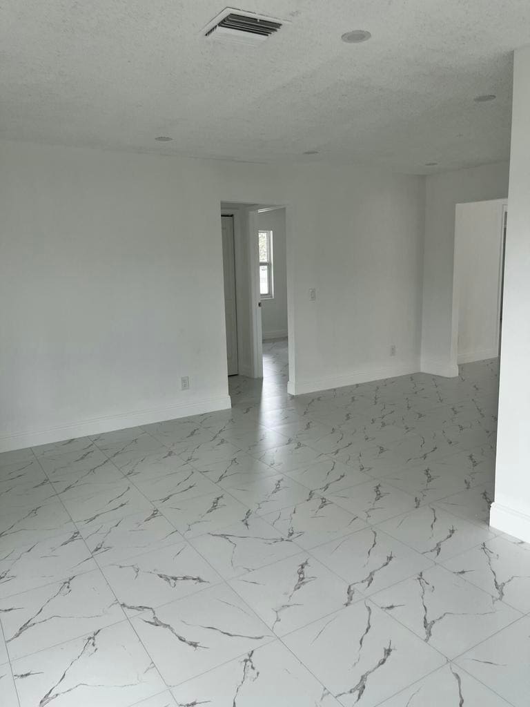 Building Photo - 2747 Summit Blvd
