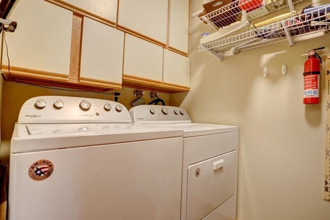 Building Photo - 2 BDR 2 BATH UPDATED  Lake Dillon Condo WI...